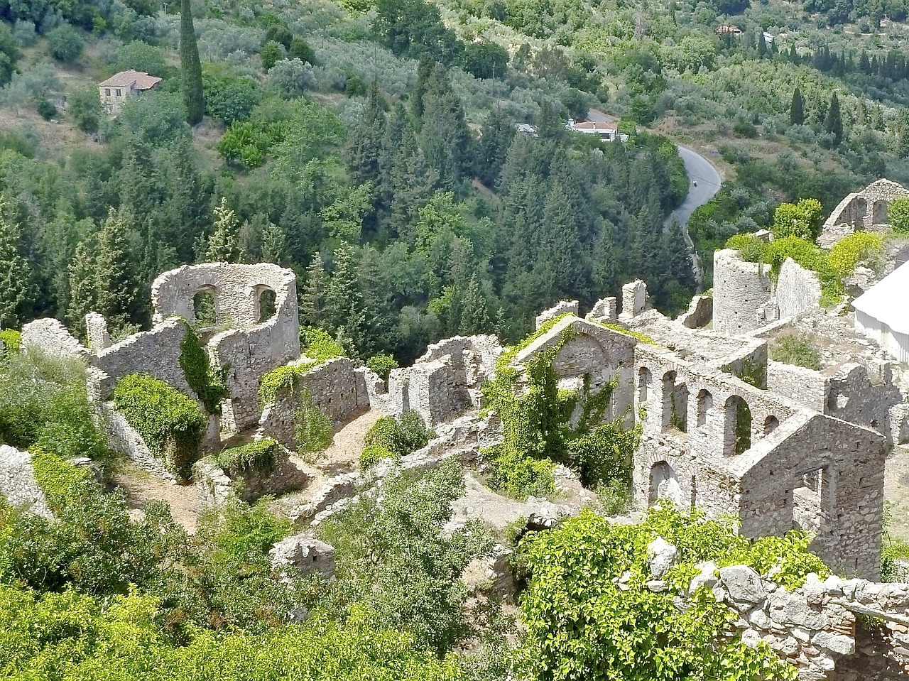 The top archaeological sites in the Peloponnese in Greece include Epidavros, Olympia, Mycenae, Mystras, Tiryns, and Argos.